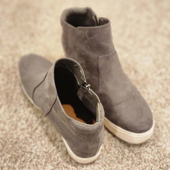 Universal Threads wedge heel booties - Picture 2 of 9